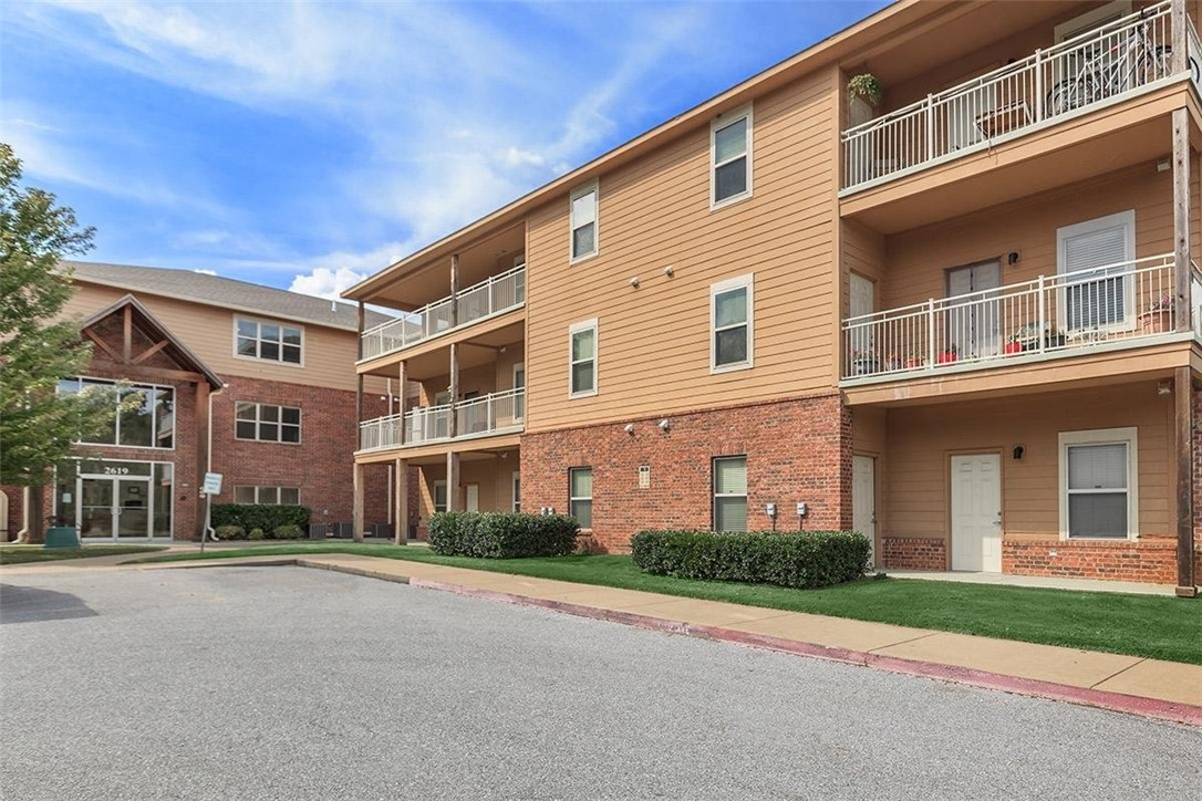 Low income / Income restricted Apartments : Experience peaceful living at The Village at Scull Creek in this spacious, fully accessible 2-bedroom, 2-bath apartment. Enjoy an open floor plan, ample storage, and a quiet community just minutes from the University of Arkansas, scenic trails, and local parks. All units are accessible.