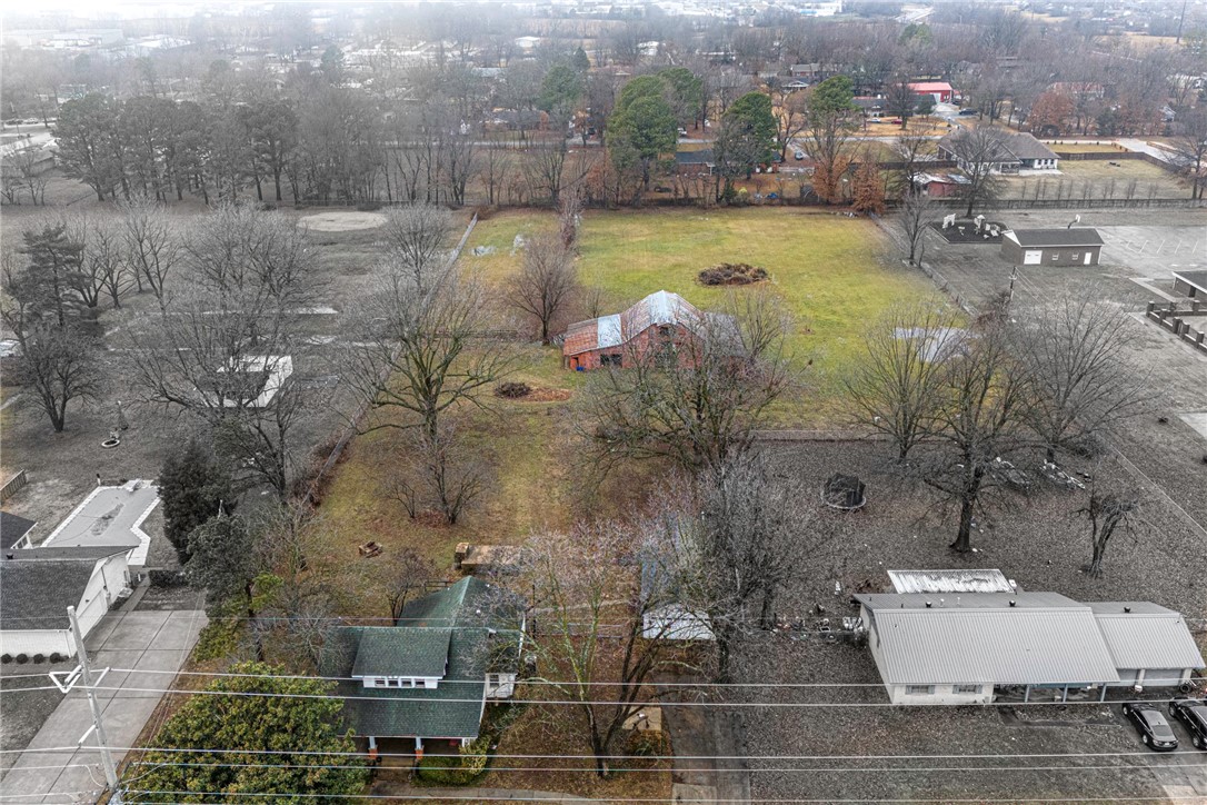 INVESTMENT OPPORTUNITY! This 3.09 Acres +/- between Highway 412 and Hunstville Ave is exactly
what you’ve been looking for! Traffic count of aprox 8,500 daily drivers! This location also boasts
nearness to Schools, Eateries, shopping and more! These parcels are currently Zoned A-1 perfect for those
looking for agricultural farming, livestock, riding stables, and more! Potential for re-zoning or conditional
use include Cultural, recreational and health facilities, eating places, and more! Electric on site, sewer on
site, and public water on site! Existing home on the property needs work. Property also has 60 x 40 barn.
Don't miss out on this one of a kind property! Act now! *Existing home & barn are sold as-is*