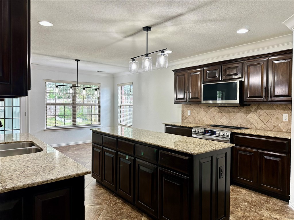 CORNERSTONE RIDGE PH I-BENTONVILLE - Residential Lease