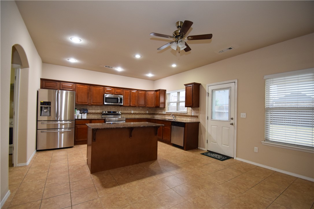 Dixieland Crossing Ph 2 Rogers - Residential Lease