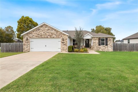 Photo of 920 Seabiscuit Drive, Prairie Grove, AR 72753 (MLS # 1326871)