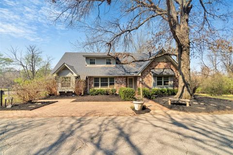Photo of 1205 N Crossover Road, Fayetteville, AR 72701 (MLS # 1340767)