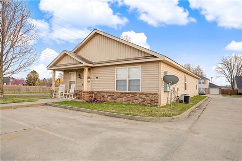 Photo of 3300 SW Victoria Place 2 #2, Bentonville, AR 72712 (MLS # 1339516)