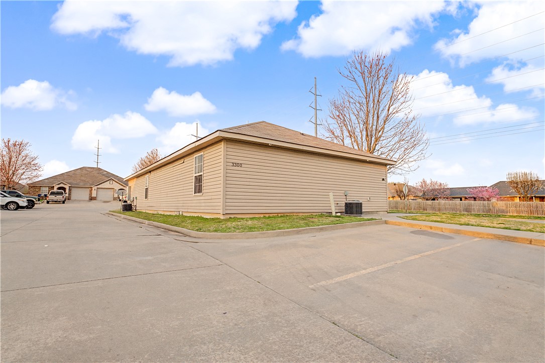 CARRIAGE SQUARE COURT HPR-BENTONVILLE - Residential