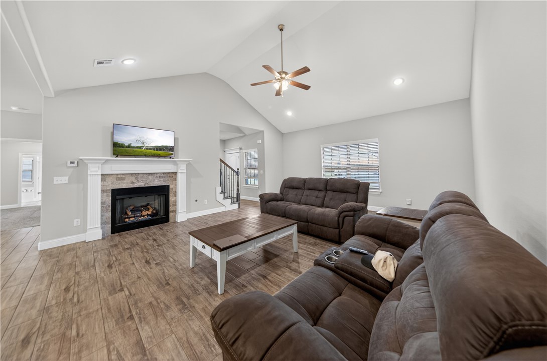 Oak Creek Springdale - Residential Lease