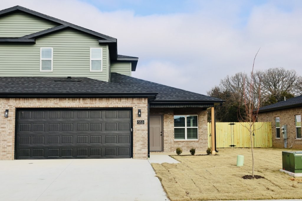 DAISY ROAD DUPLEXES-CENTERTON - Residential Lease