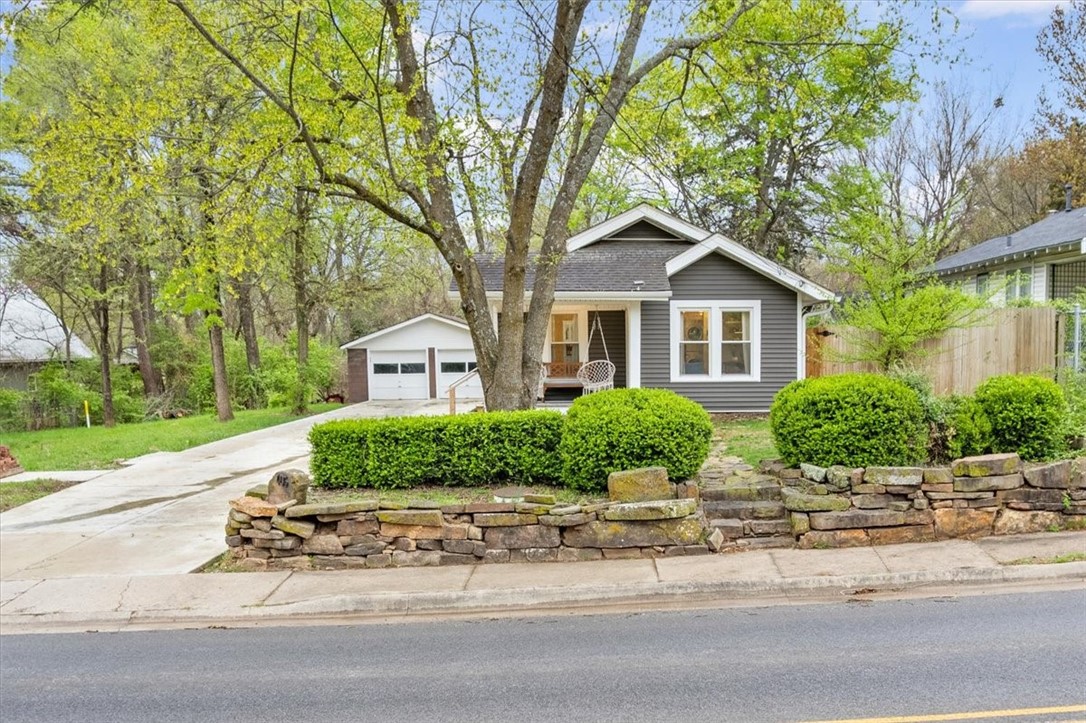 Itās hard to find charm like this in such a great location! This 3-bedroom, 2-bathroom home sits in the heart of South Fayetteville, just down the street from the Square, Crisis Brewing, and the Razorback Greenway. With local restaurants, coffee shops, and trails just steps away, this is one of the most walkable spots in town.
Inside, the home is filled with natural light and character, offering a warm and inviting layout. The spacious backyard patio is perfect for relaxing or entertaining, while the newly paved concrete driveway adds extra convenience. Thoughtful landscaping enhances the curb appeal, making this home as charming outside as it is inside.
Homes like this donāt come up often!
