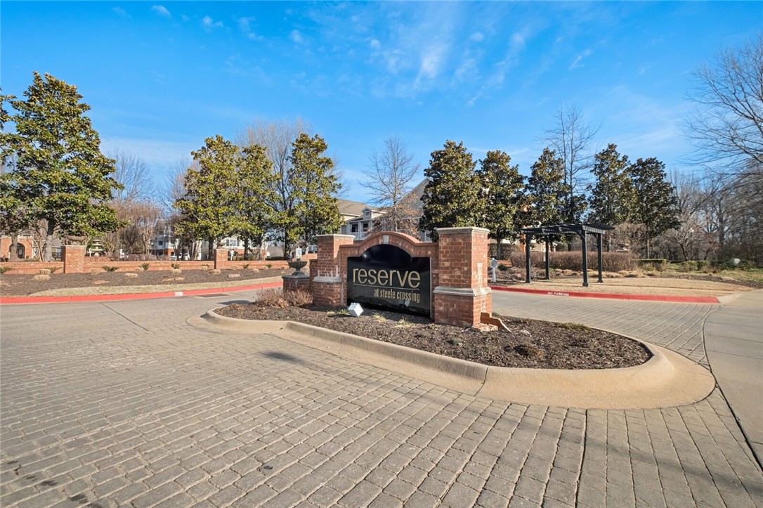 Great location in the heart of Fayetteville! This 2BD/2BA condo at The Reserve at Steele Crossing boasts a galley kitchen w stainless appliances, split stainless steel sink, & dining nook. Hardwood floors in all living areas including kitchen, tile in bathrooms, and black granite countertops throughout. Main bedroom features en-suite full bath with shower/tub combo & tile floors, walk-in closet, hardwood floors & beautiful view. Covered back balcony with beautiful view of green space. Complex borders Northwest Arkansas Mall and offers easy access to both I-49, 71B, and Razorback Greenway (Clear Creek Trail)! Refrigerator, washer, and dryer are included. Community amenities include pool, cyber cafe, outdoor kitchen/entertainment area, pool table, fitness room, & dog park.