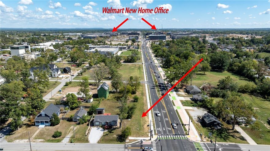 .22 Acres, zoned Downtown Edge. Many options for this level property with 174 feet on SE 8th. Near the new Thaden School, the Momentary, Eighth street market and new Walmart Home offices.  Driveway cut will be determined by desired use. Townhome? Drive thru coffee shop? Bring your ideas and engineer. Prime 8th Street location waiting for your home or business. Recent survey available