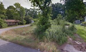 Own a piece of the little town of Eudora, AR! Located only 4 minutes from the beautiful Eudora City Park, 2 minutes from downtown, 25 minutes from the nearest Walmart Supercenter, and 1h 24m from Monroe, LA, this corner lot gives you quick access to everything you need! Remains of an old concrete driveway and slab foundation are still on the lot. Address: 457 N Mabry St, Eudora, AR 71640 APN #: 040-01419-000 (Estimated) GPS Coordinates*: SW: 33.113878, -91.265431SE: 33.113906, -91.264758NE: 33.114153, -91.264756NW: 33.114158, -91.265428. *Property boundaries on images and GPS coordinates are only estimates. For exact boundaries, a survey should be done.