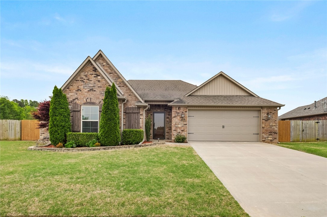 You will want to see this cute cared for home conveniently located in the heart of Farmington. Great outdoor space for entertainment and relaxation, this home has it all! No nosey neighbors behind you while you relax and watch a movie on the back porch! New carpet and paint through out, you wont find anything like this in this price point!