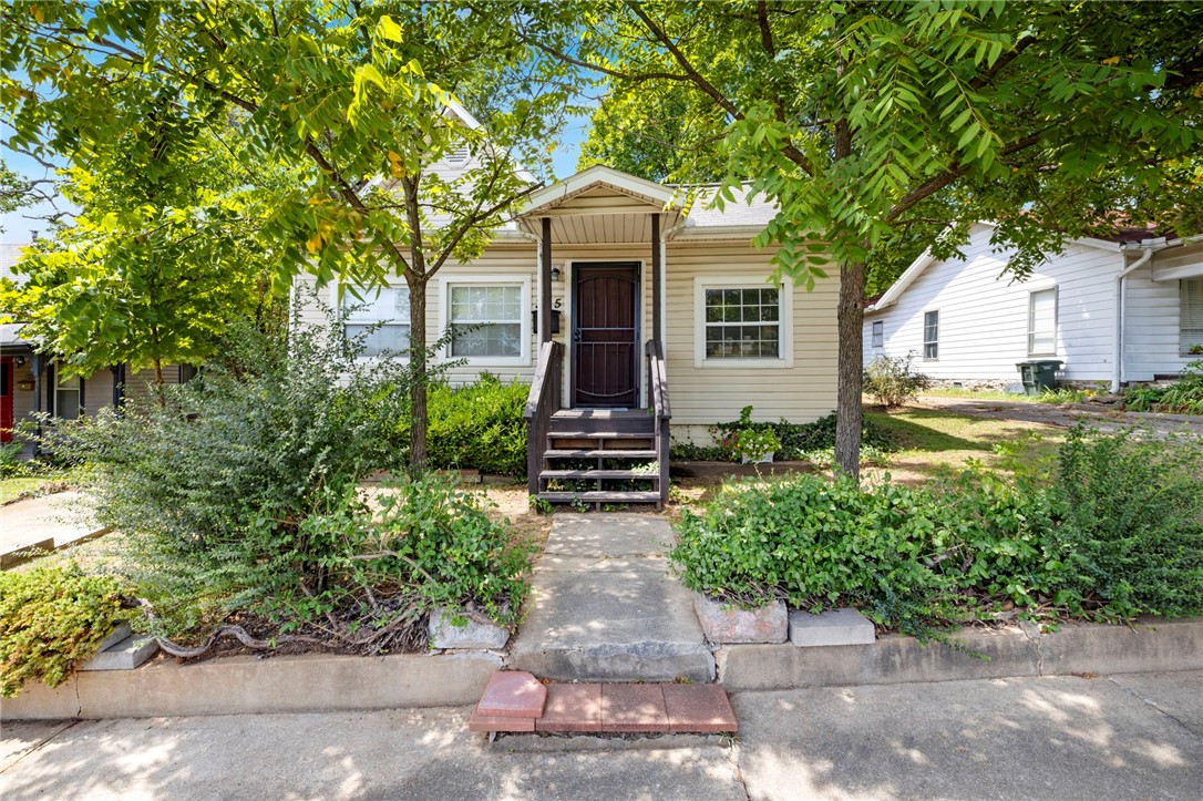 Charming 1926 Home ā Walk to Downtown Fayetteville Hotspots Step into Fayettevilleās past while imagining your future! This 1926 home is perfectly placed just 3 minutes from Arsagaās Mill District, 5 minutes from the Fayetteville Public Library, and a quick ½ mile from the Downtown Square. Property highlights: 2 bedrooms, 2 bathrooms, 1,152 sq ft of living space, Zoned for residential, commercial, or mixed-use. Whether youāre dreaming of a charming restoration, a profitable flip, or building something new, this property is a rare find in the cityās vibrant core. Bring your vision and make it your own!
