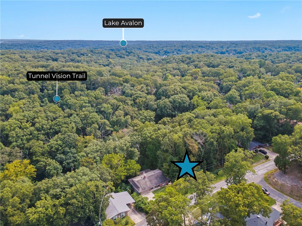 Located just 5 minutes from Walmart and a 6-minute walk to the Tunnel Vision bike trail, this land
offers both convenience and outdoor adventure right at your doorstep. Situated in the highly desirable Bella Vista community, residents enjoy access to POA amenities including championship golf courses, picturesque lakes, swimming pools, tennis courts