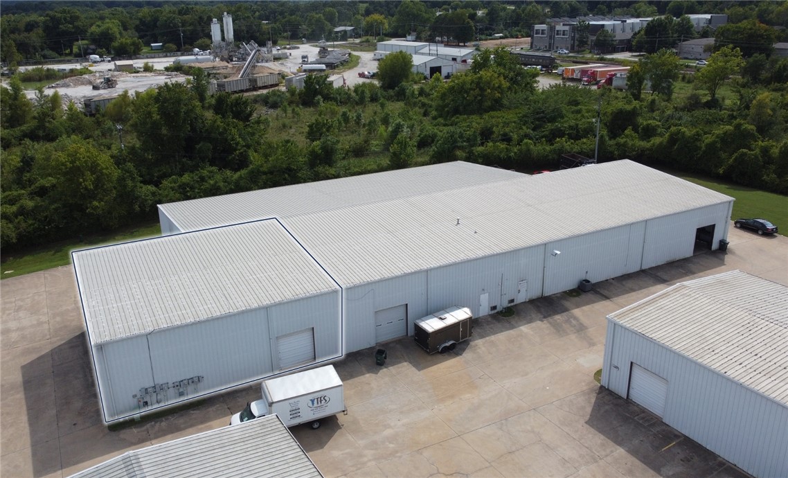 View of property location featuring industrial str