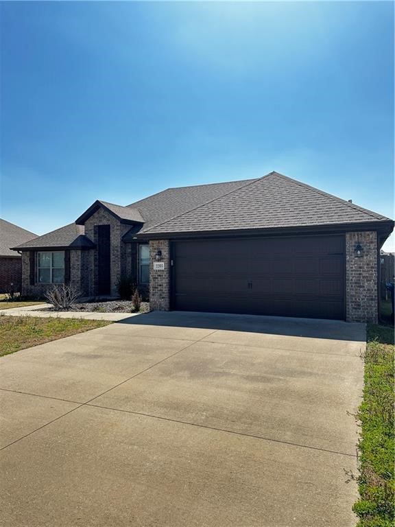 Single Family home in excellent Bentonville Location. Large privacy fenced back yard, 4 spacious bedrooms, two full bathrooms, wood look ceramic tile flooring, granite counter tops, stainless appliances, eat-in kitchen, fireplace, and neutral paint colors.