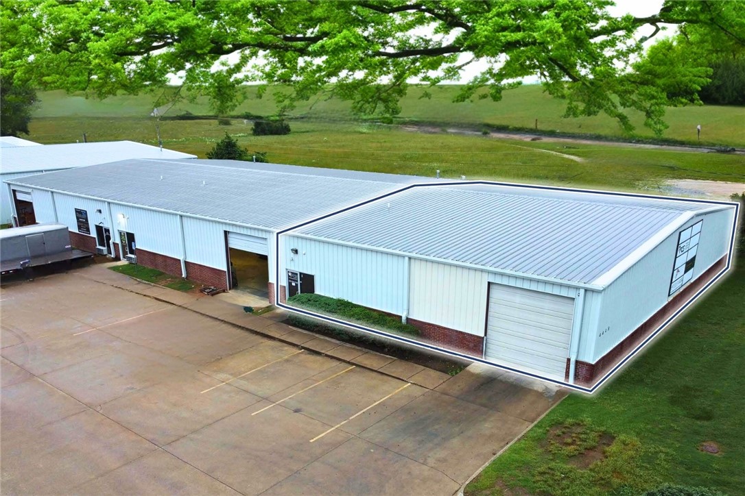 Majority of warehouse space is fully conditioned. One small office and one bathroom. Three phase power on site. One 10’ bay level door. 13’ clear height and 17’ peak height. Less than a mile away from us 71-b. 3.4-mile drive to i-49.
