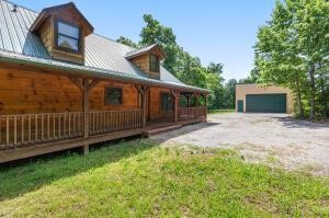 Charming log siding home with a welcoming wrap-around porch and awesome distant Ozark views! This 2 bedroom, 2.5 bath home offers cozy living spaces perfect for full-time living or weekend getaways. A detached metal garage includes a workshop area plus RV storage with a 10' door, giving plenty of space for vehicles, tools, and outdoor gear. Located just 10 minutes south of Jasper, enjoy the breathtaking Arkansas Grand Canyon overlook and nearby Little Buffalo River for floating and swimming. The Buffalo National River is also just a short drive for hiking, kayaking, and camping. Whether youāre seeking a permanent residence, vacation escape, or investment property, this home offers the best of the Ozarks!