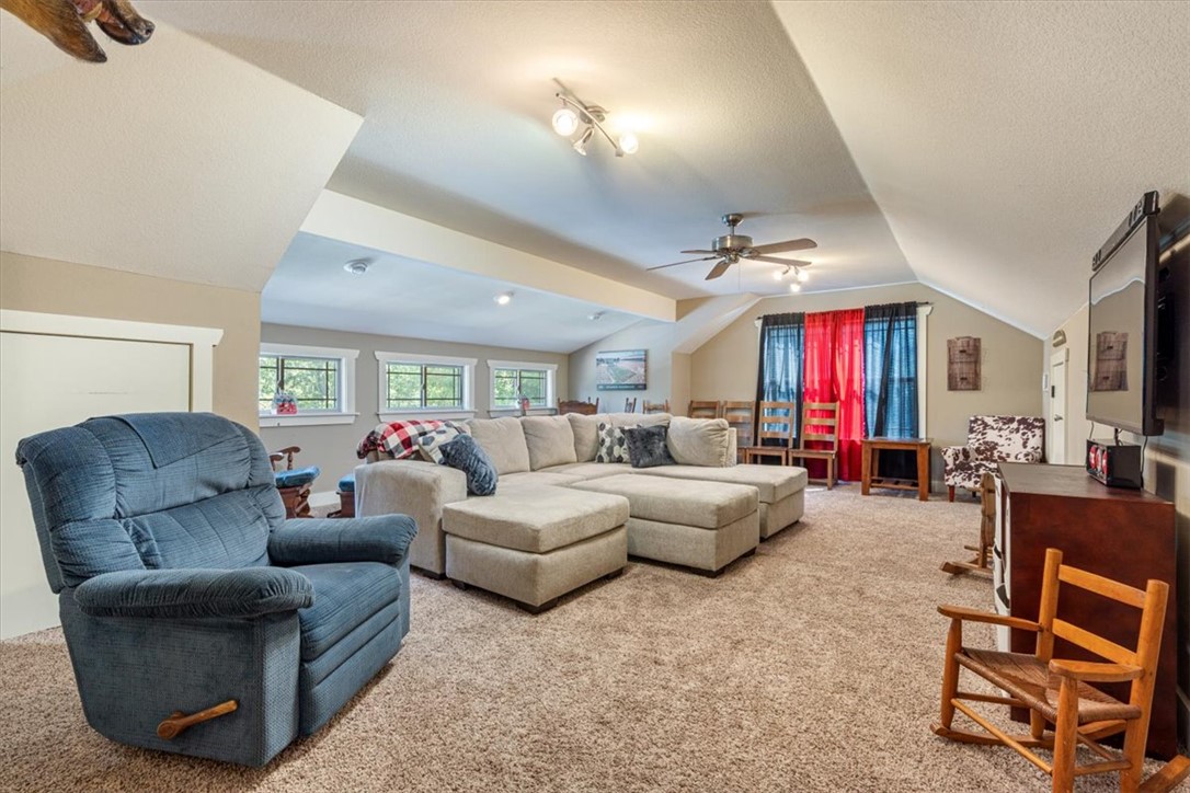 19-17-33-RURAL - Residential