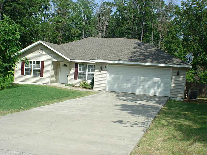 CHARMING HOME ON THE EAST SIDE OF BELLA VISTA. LAMINATE FLOORING, GREAT OPEN FLOOR PLAN, GRANITE COUNTERS, WALK-IN CLOSET IN MASTER, FENCED BACKYARD GREAT FOR PETS OR KIDS!