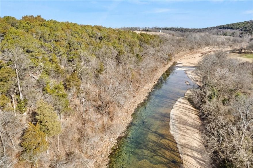 Have you been looking for a place to get away from it all?  Come see this beautiful riverfront acreage on the magnificent Kings River!  Breathtaking views and your own gravel bar make this one of a kind property unique.  Land on the Kings is getting scarce - take this opportunity to claim your spot.  Only ten minutes from Eureka Springs to the west and 10 minutes to Berryville to the east.  Fish, kayak, swim, and just enjoy being in paradise!