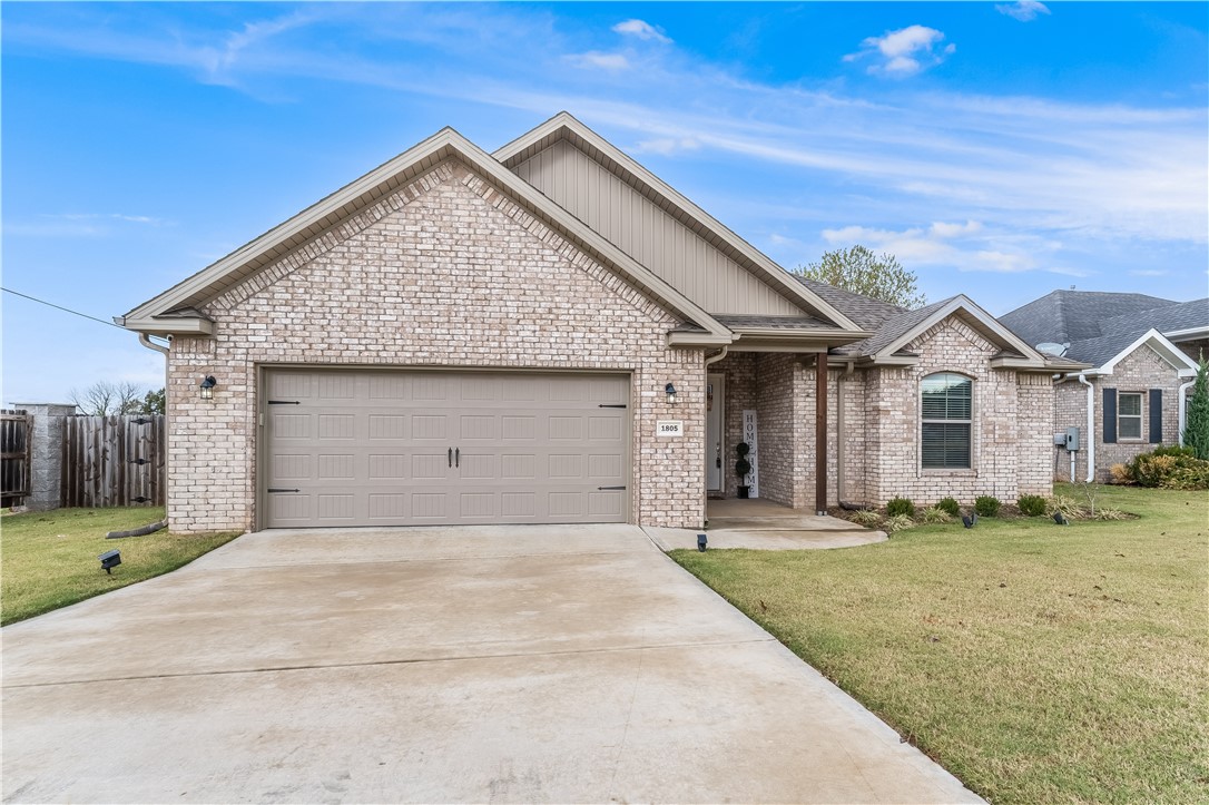 Experience the perfect blend of comfort and convenience in this 3-bedroom, 2-bathroom rental home in Pea Ridge! Designed for easy living, this property features an open layout that seamlessly connects the living, dining, and kitchen areas, creating a welcoming space for everyday life. The kitchen is equipped with modern appliances, abundant cabinetry, making it both stylish and functional.