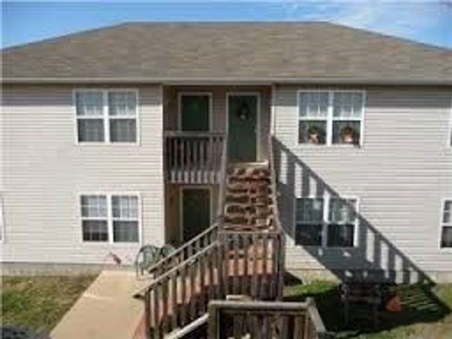 Affordable Living in a great town in a well established neighborhood. 2 Bed 2 Bath, Good size Rooms with large living room, dining and Kitchen. Open Floor Plan with over 1,000 sq ft. Fridge, Stove, Dishwasher and W/D included. Water, Sewer and Trash Included in Rent, Tenant Pays Electric, Centrally located in Gravette!