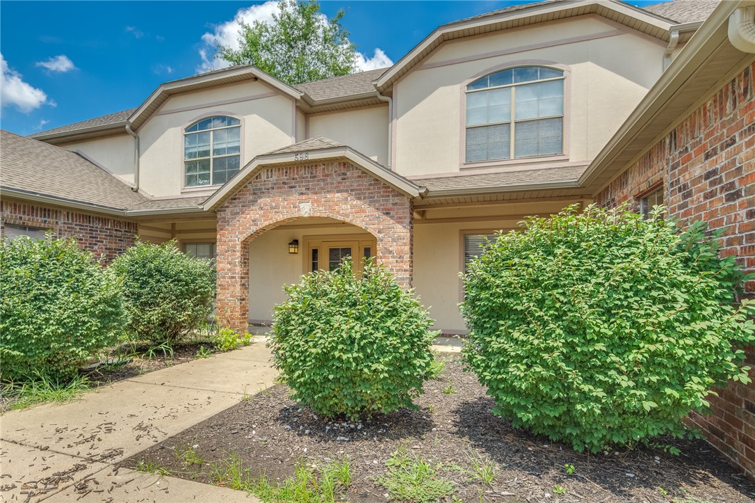 This apartment is located only 6 minutes from U of A, parks, S College Ave and all its amenities of food,
shopping, and entertainment. Perfect for college students or a family that desires close proximity to
everything Fayetteville has to offer. Inside boasts an open and airy floor plan, gas log fireplace, ample
storage throughout as well as a washer & dryer in the unit. Come check out this clean and spacious
apartment in a highly desirable area today! *Please note, the photos and virtual tour are of a similar unit
in the complex. The unit listed has carpet*
We do not advertise on Craigslist or Facebook Marketplace.
Note: We allow a max of 2 dogs. No cats
S.A.F.E. Property Management residents are enrolled in the Resident Benefits Package (RBP) for $35.00/month which includes liability insurance, credit building to help boost the residentās credit score with timely rent payments, up to $1M Identity Theft Protection, HVAC air filter delivery...etc.