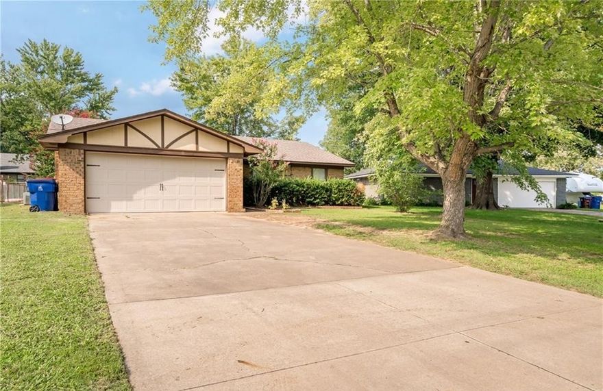 Welcome to 5913 Enid St, Fort Smith, AR 72903—nestled in the charming Enid Place & Hardscrabble Way neighborhoods! Comfortable and convenient 3-bedroom, 2-bath 2-Car garage home on a quiet cul-de-sac in the heart of Fort Smith.

Location is everything, and this property truly delivers! You’re just seconds from the Fort Smith Athletic Club, Hardscrabble Country Club & Golf Course, and the bustling shopping and dining options along Rogers Ave and Phoenix Ave. Need to travel? Fort Smith Regional Airport is just a short stone throw away, and quick access to I-49 makes commuting a breeze.

Great AirBnB potential. Currently Leased on a month to month at $1400 a month $18,000 potential yearly gross with long term leasing. 

OWNER AGENT
Lets schedule your showing!