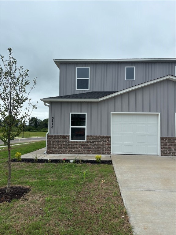 Brand new 3 bed, 3 bath duplex. One bedroom on main floor with full bath and 2 bedrooms upstairs with 2 full baths. Washer, dryer and fridge included. Fence and blinds are in the process of being installed. Get it before it's gone!