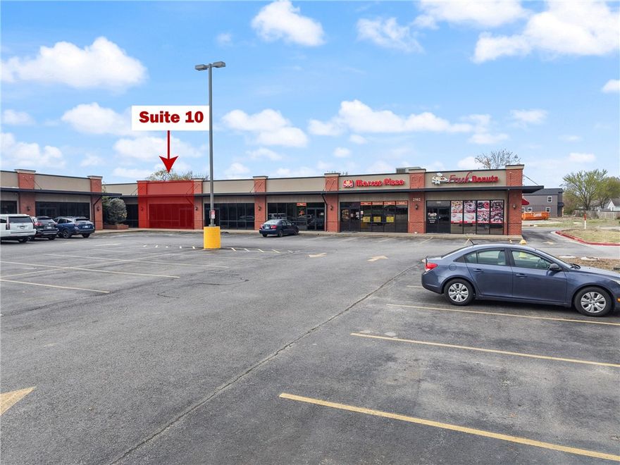 +/- 1,325 SF of prime commercial space available for lease just off SW 14th St in Bentonville, offering an excellent location for businesses looking to establish a presence in a high-traffic area. Positioned next to Marco's Pizza, this suite is currently in shell condition providing a blank slate for customization to meet the needs of the future tenant. The landlord will white box the space and build at least one ADA bathroom for a qualified tenant. The property sits on the "going home" side of SW 14th St., which sees approx. 35,000 VPD, ensuring maximum visibility and accessibility. Additionally, it is conveniently located less than a mile from the Centerton Walmart Neighborhood Market, making it an ideal spot for retail, office, or service-oriented businesses.