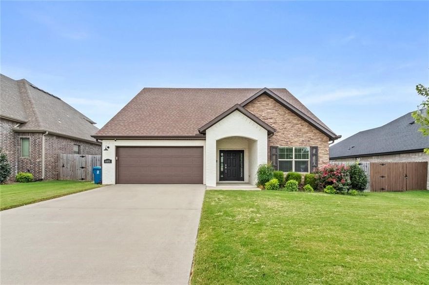 Spacious 3-Bedroom Home in Desirable Cornerstone Ridge Subdivision. Experience spacious and comfortable living in this beautiful 3-bedroom, 3 full bathroom home located in prime Bentonville location. Home has amenities like open floor plan perfect for entertaining and everyday living, modern kitchen equipped with granite countertops and stainless steel appliances, master suite is like a luxurious retreat with a walk-in closet and en-suite bathroom, large
bonus room upstairs with versatile space for an office, playroom, or media room, close to walking trails, convenient access to shopping, dining, and outdoor recreation and more! Don't miss this opportunity to make this house your home. Contact us today to schedule a tour!