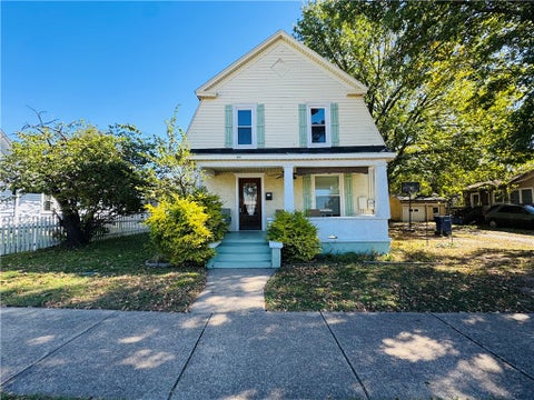Photo of 411 N Broadway Street, Siloam Springs, AR 72761 (MLS # 1352646)