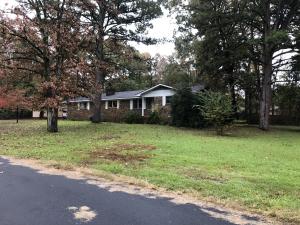 115 Lakewood Circle, Russellville, AR 72802- Nice 3 Bedroom, 2.5 Bath home located on .60 ac. in Lakewood Estates. MLS # 18-2453