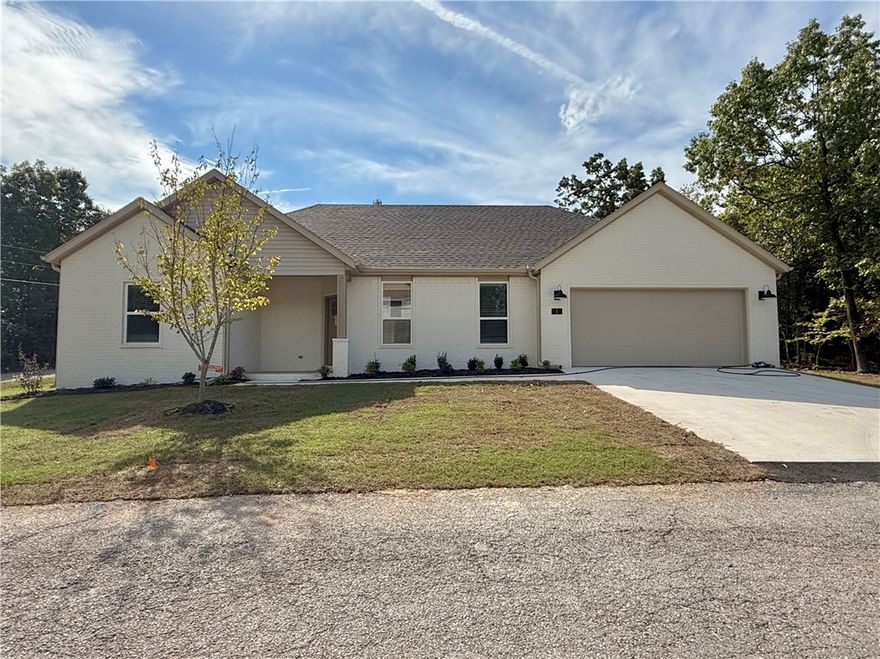 Beautiful 3 bed/2 bath/ 2 car garage home with a ample kitchen cabinet and counter space. This home is located in the wonderful community of Bella Vista a few blocks from Branchwood Recreational Center which features great natural landscaping, bike trails, and more! Washer/Dryer & Refrigerator are not included.