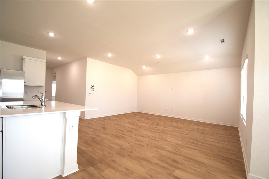 Wagon Wheel Crossing - Residential Lease