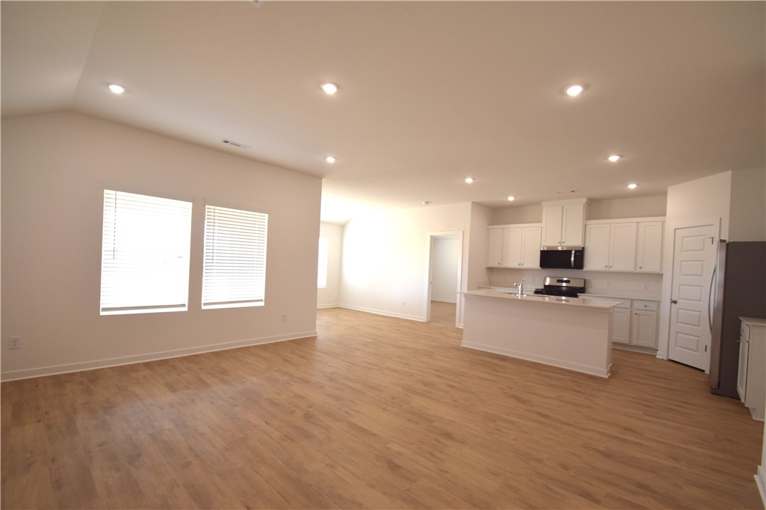 Wagon Wheel Crossing - Residential Lease