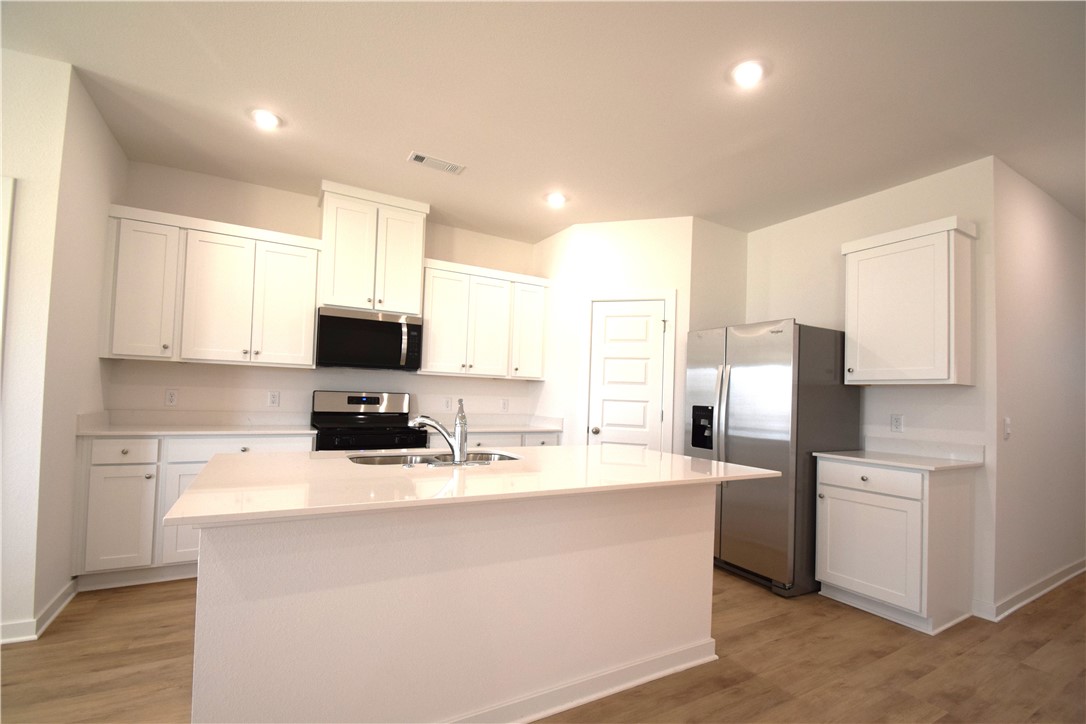 Wagon Wheel Crossing - Residential Lease