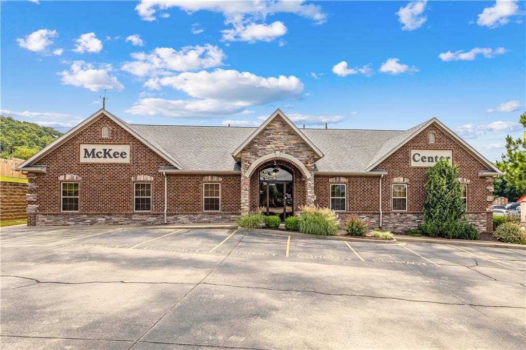 Centrally located, very well maintained and fully finished out office spaces with plenty of parking! In the middle of Fayetteville close to many other businesses, restaurants, etc. Complimentary use of the conference room, break room, copy room for all tenants to use. Common areas are cleaned and all utilities are paid. Furniture is available for rent for an additional $25/month. Multiple offices available.