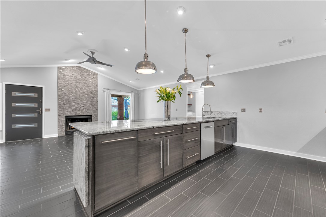 Pinnacle Town Homes Rogers - Residential