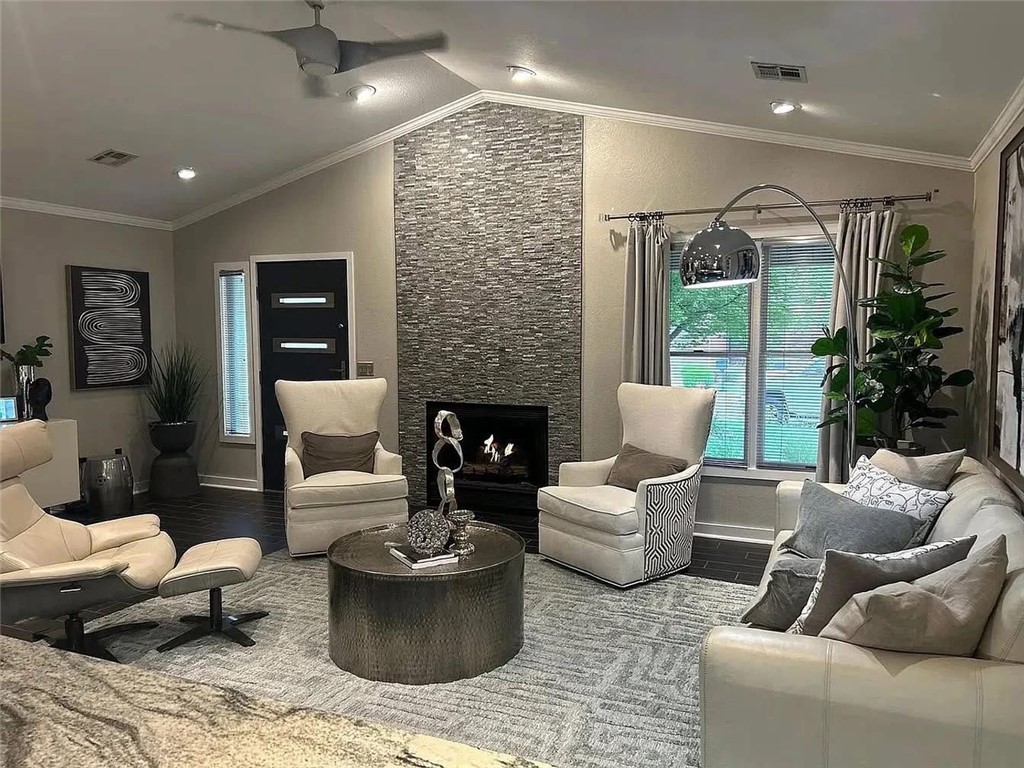 Completely remodeled and move-in ready! This 1,460 SF Pinnacle condo features 2 bedrooms and 2 bathrooms, designed as a single-family home on a corner lot with a long driveway. Inside, you'll find ample closet space, porcelain tile throughout, tiled showers, LED mirrors, a gas fireplace, and an open-concept layout ideal for entertaining. Recent upgrades include a new roof (2022), updated HVAC and water heater (2023), a new rock patio (2024), new windows throughout (2025), and a grand picture window in the living room.
Investors will appreciate the strong income opportunity, with the previous year's rent reaching $2,300 per month.