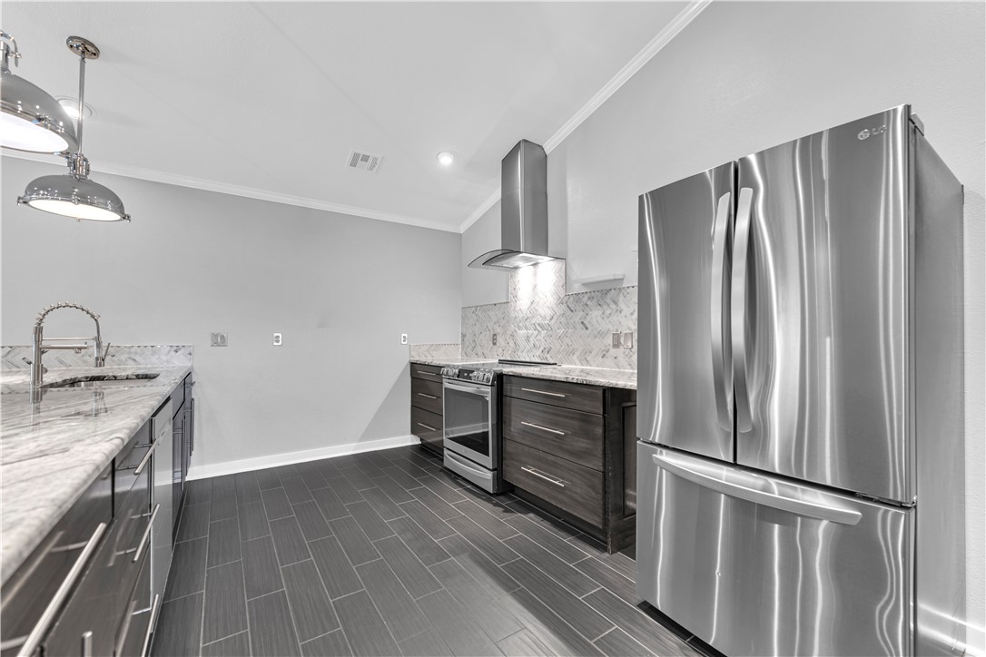 Pinnacle Town Homes Rogers - Residential