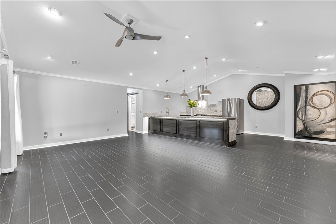 Pinnacle Town Homes Rogers - Residential