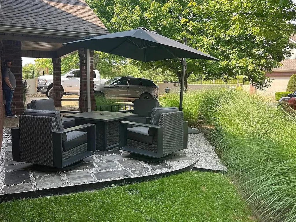 Pinnacle Town Homes Rogers - Residential