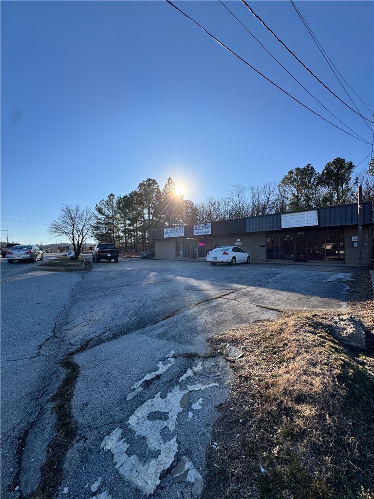 Main image without alt text