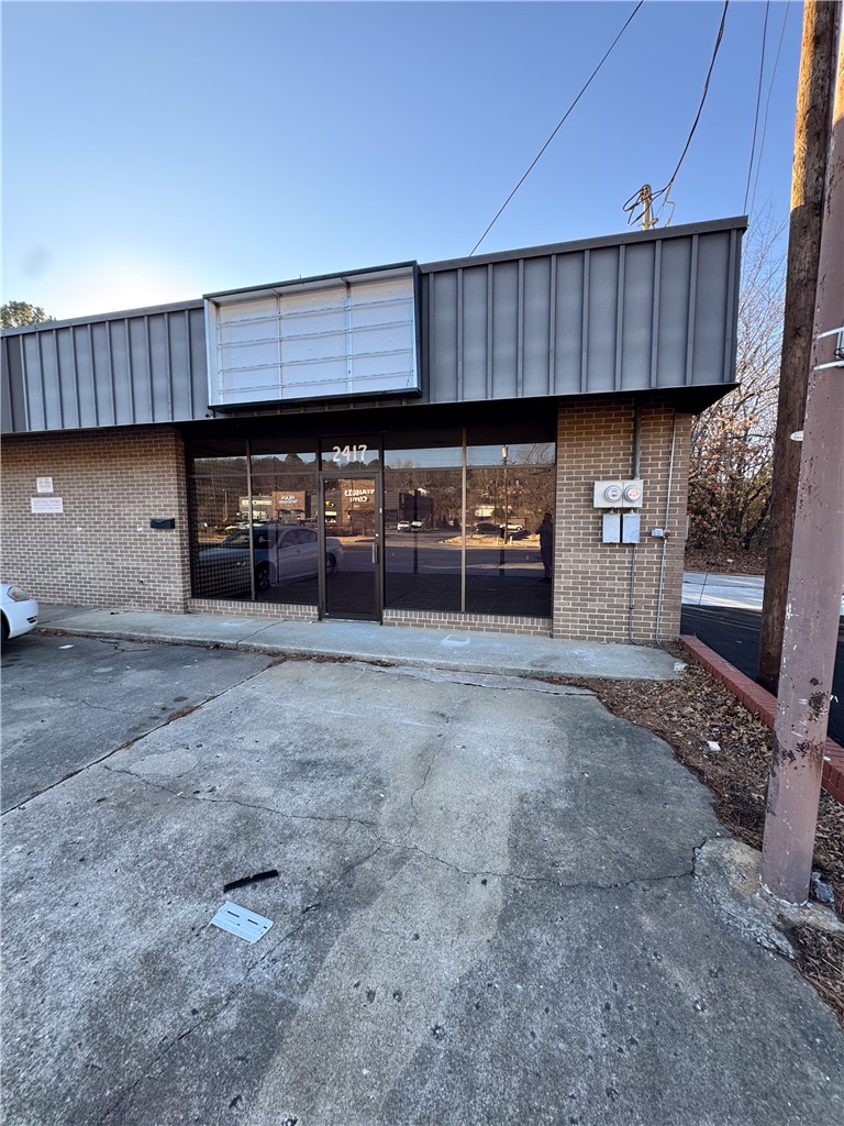 Main image without alt text