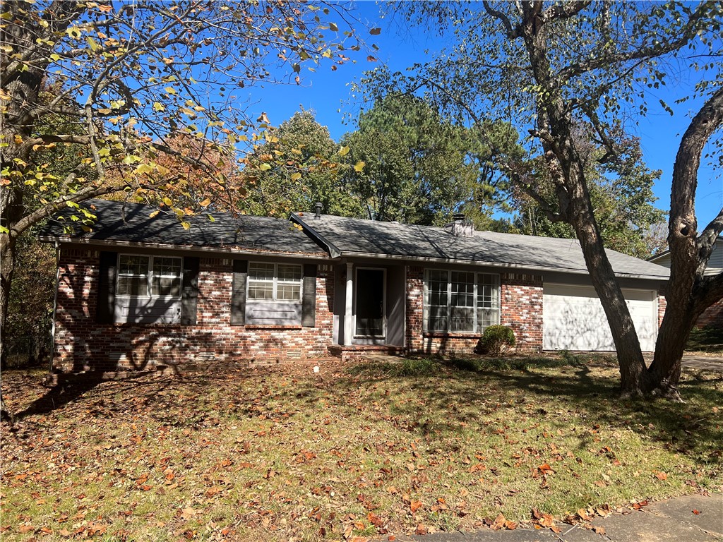 Fixer upper priced accordingly in great East Fayetteville neighborhood. Walking distance to Mission/Crossover businesses as well as St Joe, McNair, & Vandergriff Schools. Sold as-is, where-is. Nice size back yard, living room, and two options for dining.