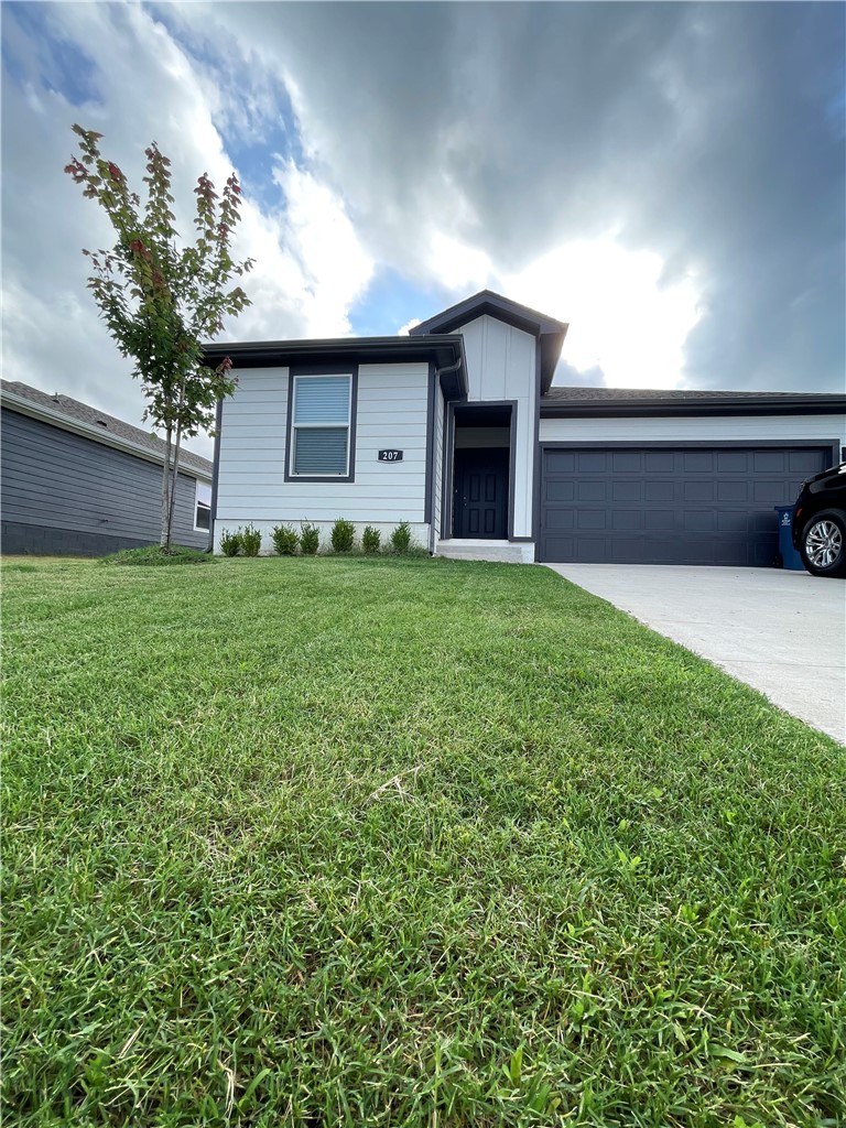 Photo 1 of 18 — 207 Pinwheel Street, Gentry, AR 72734