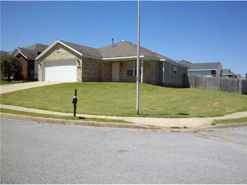 CORNER LOT. 3 BEDROOM, 2 BATH, 2 CAR GARAGE, FENCED YARD. COMES WITH FRIDGE.