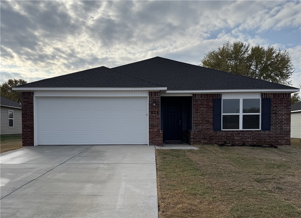 OFFERING A 5.25% FIXED INTEREST RATE ON VA, USDA,AND FHA LOANS OR $12K TOWARDS CLOSING COSTS OR $10,000 IN CLOSING COST PAID THROUGH 11/14/24 @6:00PM OR UNTIL FUNDS RUN OUT WHEN USING PREFERRED LENDER AND TITLE COMPANY!!!!
MOVE IN READY!!!
The Foster II plan is a delightful and inviting home design. Its curb appeal, characterized by the front porch and front yard landscaping, sets a welcoming tone from the moment you see it. This open-concept home offers a spacious living experience with its 3 bedrooms and 2 bathrooms. The kitchen is a highlight of the home, fully equipped with energy-efficient appliances. Learn more about this home today! *Photos are of similar model