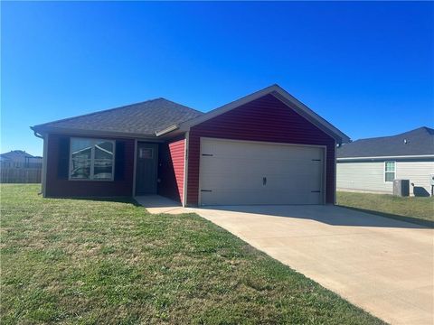 Photo of 820 S Parrot Lane, Siloam Springs, AR 72761 (MLS # 1325932)